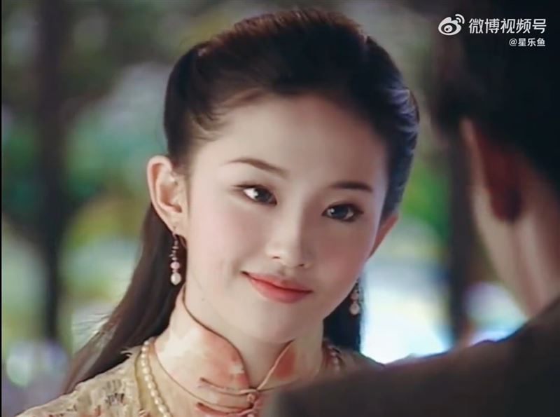 14歲的劉亦菲，在《金粉世家》中表現相當亮眼。（圖／翻攝自微博）
