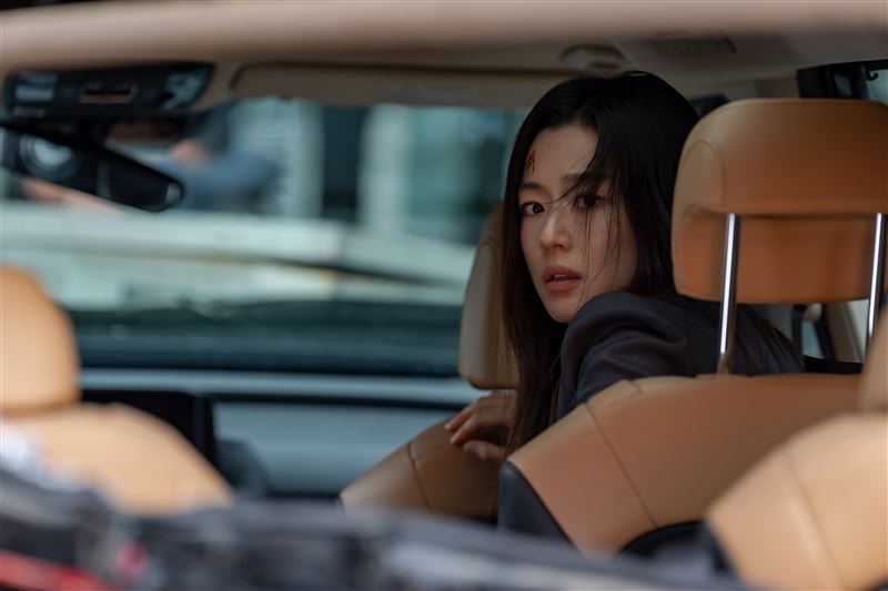 全智賢疑似遭廠商切割。（圖／Disney+提供）