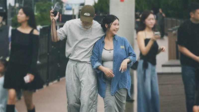 紀曦晨（右）同框陳奕出遊。（圖／翻攝自紀曦晨IG）