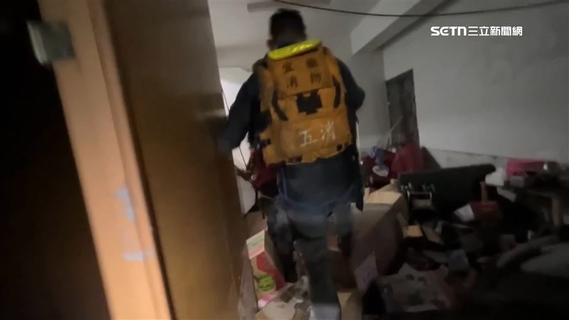 警消入內搜救，屋內滿目瘡痍