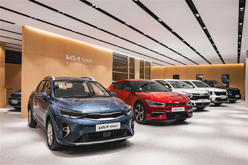 Kia Select原廠精選中古車實體據點，能同時展示6部中古車。（圖／Kia提供）