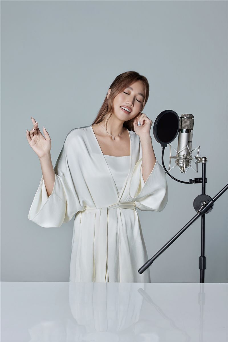 金曲歌后A-Lin合作速食店，翻唱費玉清經典國民歌曲〈晚安曲〉。（圖／索尼音樂提供）