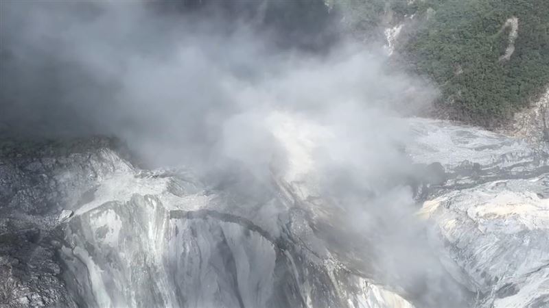 馬太鞍溪堰塞湖溢流，最新空拍畫面也曝光。（圖／翻攝畫面）