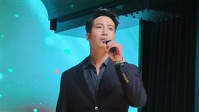 吳翔震在台北世旗會服裝及珠寶秀晚宴演唱新歌。（圖／經紀人提供）