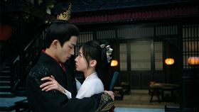 王星越與吳謹言在《墨雨雲間》成「復仇者聯盟」。（圖／中天娛樂台提供）