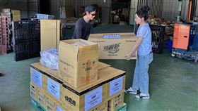 丫頭跟夏和熙送物資到花蓮。（圖／翻攝自丫頭IG）