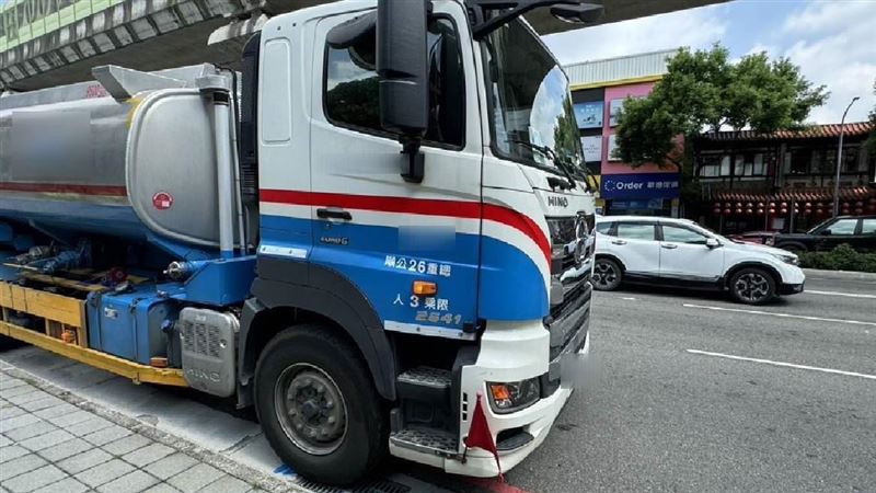 台中母女雙載撞車！女兒得知媽媽死訊淚崩