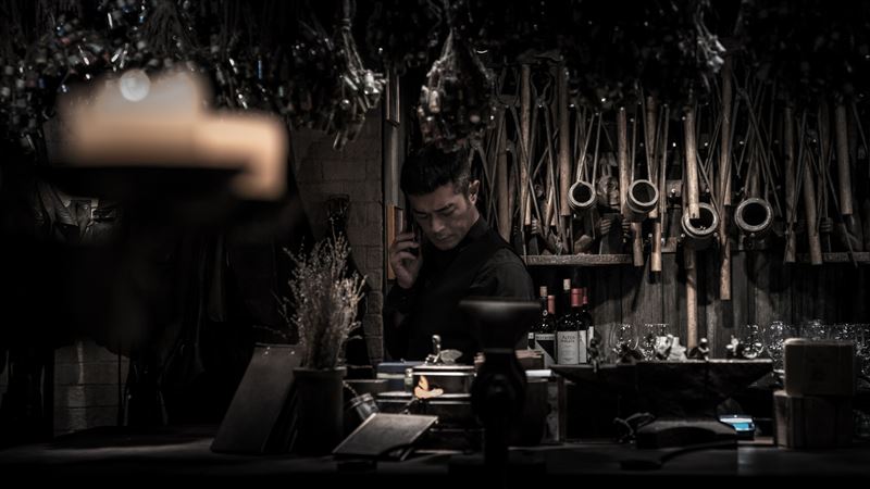 古天樂演出冷血殺手多場動作、飛車和鎗戰根本動作擔當。（圖／壹壹喜喜電影股份有限公司提供）
