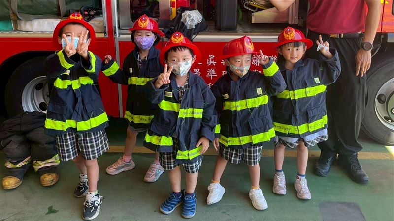 幼兒園前進消防隊化身小小打火英雄學防災