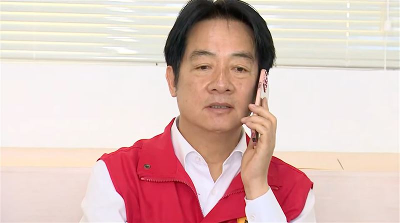 總統賴清德在前進指揮所致電花蓮縣長徐榛蔚。（圖／翻攝畫面）