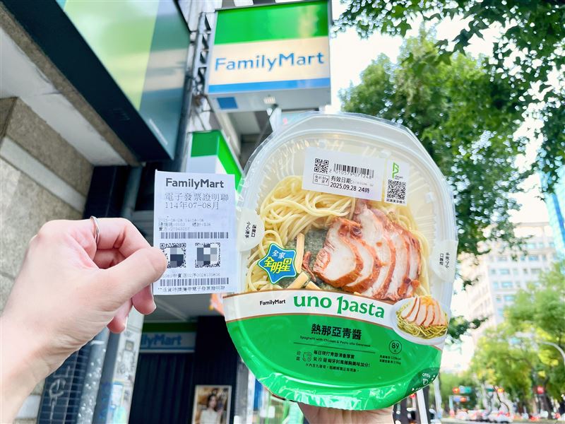 全家本期發票開出3張1千萬。(圖／全家提供）