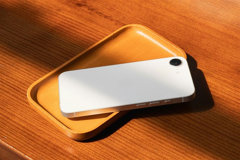 傑昇通信教師節「謝師價」，iPhone 16e降到底18,690元超划算。（圖／品牌業者提供）