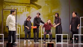 《詭哭郎嚎》合照，左起李盈蓁、蘇育玄、郎祖筠、黃浩詠、劉國劭、賴銘偉、梁家銘。（圖／春河劇團提供）