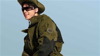 許光漢穿加拿大鵝　郭泓志當踢不爛大隊長