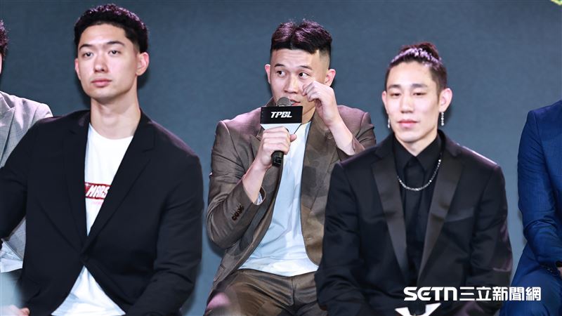 TPBL2025-26年賽季開季記者會，新北國王球員李愷諺（中）談新球季展望。（圖／記者劉彥池攝影）