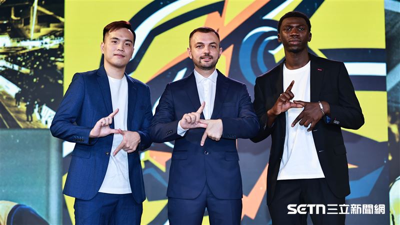 TPBL2025-26年賽季開季記者會，中信特攻簡廷兆（左）。（圖／記者劉彥池攝影）