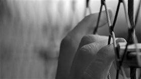 坐牢，被關，聾子，狗籠，受困，綁架（示意圖／翻攝自Pixabay）