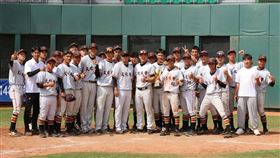 文化大學棒球隊在2025年第二十七屆梅花旗全國大學棒球錦標賽中，以熱血逆襲之姿勇奪銀牌，創下近五年最佳成績。（圖／文化大學提供）