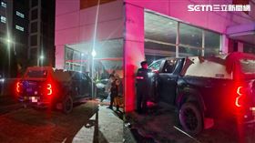 賓利,高雄,高雄市,楠梓區,汽車,警方,酒測值,價值,市值,賓士,汽車維修廠,肇事圖片描述。（圖／翻攝畫面）