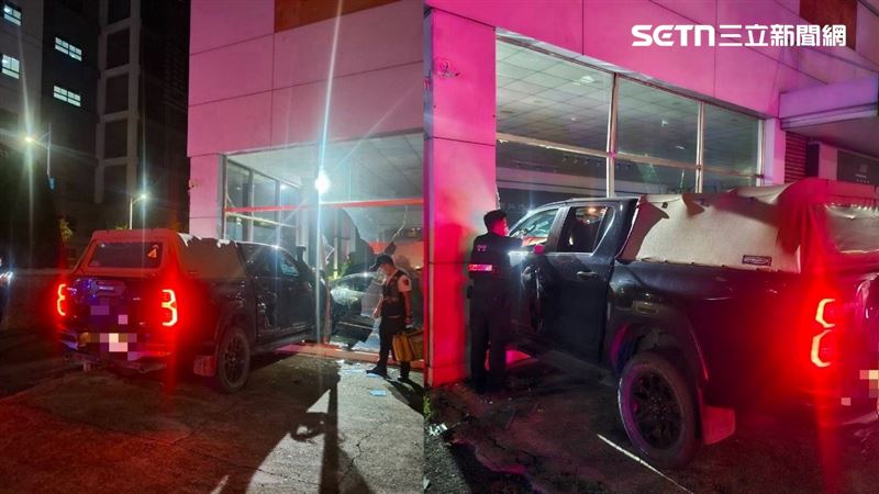 皮卡撞汽修廠！被抓酒駕還波及2高級轎車