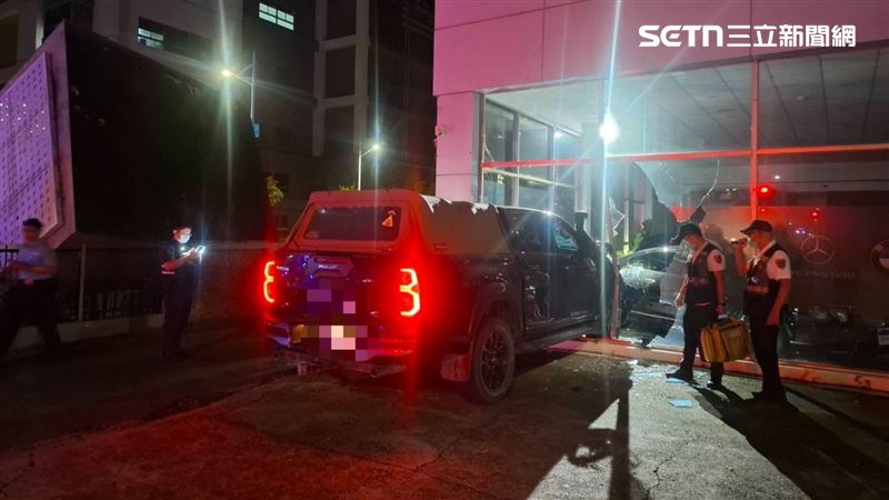 肇事者為40歲簡姓男子，警方獲報到場，發現酒測值超標，警詢後，將他依公共危險罪移送。（圖／翻攝畫面）
