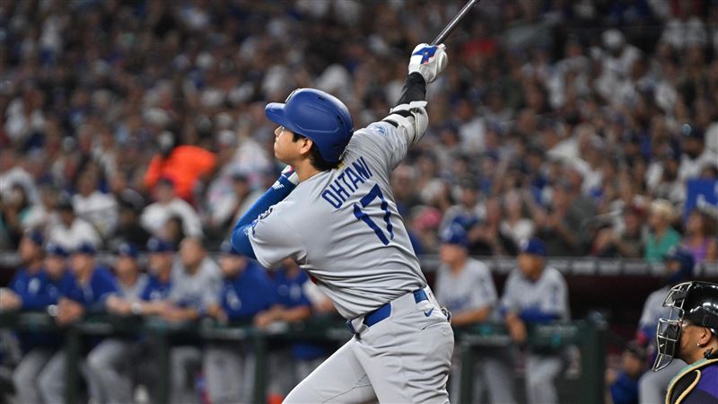 大谷單手轟壞球進泳池　第54轟平生涯新高