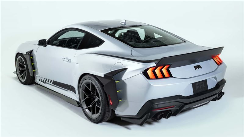 外觀是全副碳纖維裝甲，從前分流器到後尾翼一應俱全。（圖／翻攝RTR Vehicles網站）