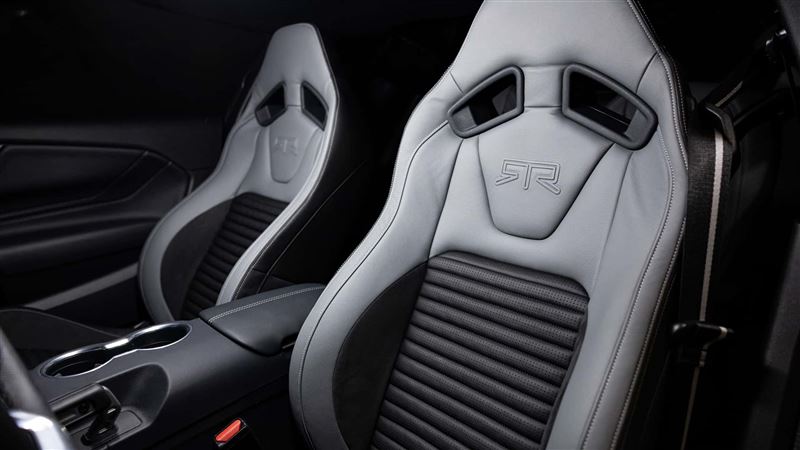 內裝換上Recaro賽車椅。（圖／翻攝RTR Vehicles網站）