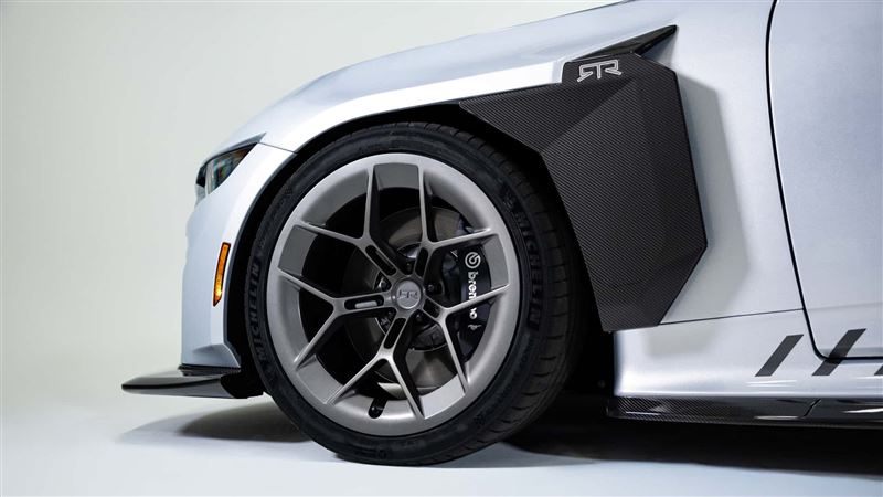 20吋RTR Aero 5 Evo鍛造輪圈搭配米其林Pilot Sport 4S跑胎。（圖／翻攝RTR Vehicles網站）