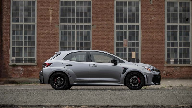 Toyota Corolla被視為耐用代表，維修技師表示，Corolla結構成熟、故障率低，在基礎保養下可行駛25萬至30萬英里。圖為2026年式Toyota GR Corolla性能掀背車。（圖／翻攝Toyota網站）