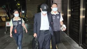 寶島光學科技（寶島眼鏡）副董事長蔡國平及其擔任總經理的姪女蔡宜珊，涉嫌侵吞加盟店部分營收款，金額高達數千萬，檢調昨天傳喚蔡國平等共9名被告到案，檢方複訊後依違反證券交易法、業務侵占等罪命蔡國平以500萬交保、蔡宜珊300萬交保，均限制出境出海。