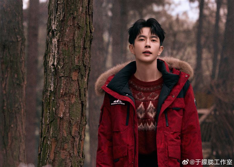于朦朧墜樓身亡，被懷疑死因不單純。（圖／翻攝自于朦朧微博）