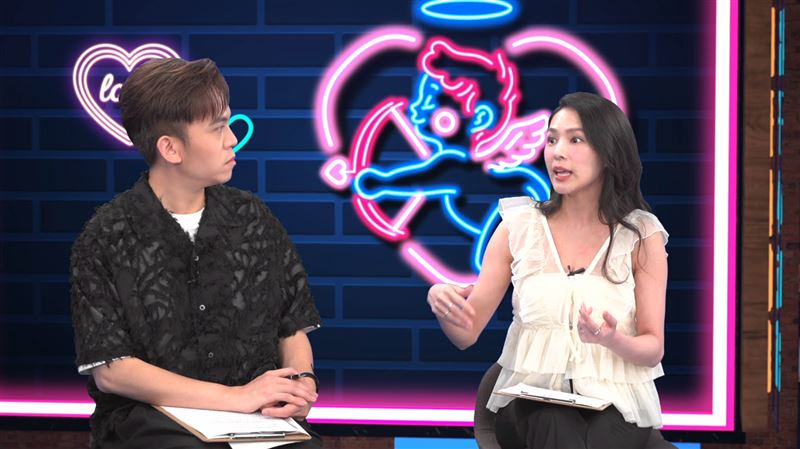 熊熊跟黃豪平搭檔主持。（圖／《戀愛熊天秤》提供）
