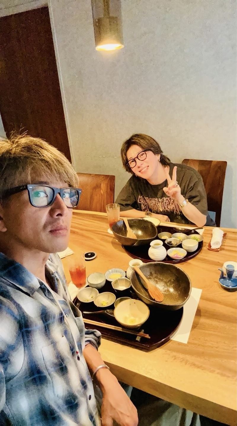 木村拓哉日前於IG分享與師弟Ae!group的末澤誠一同去吃鰻魚飯的照片。（圖／翻攝自IG @takuya.kimura_tak）