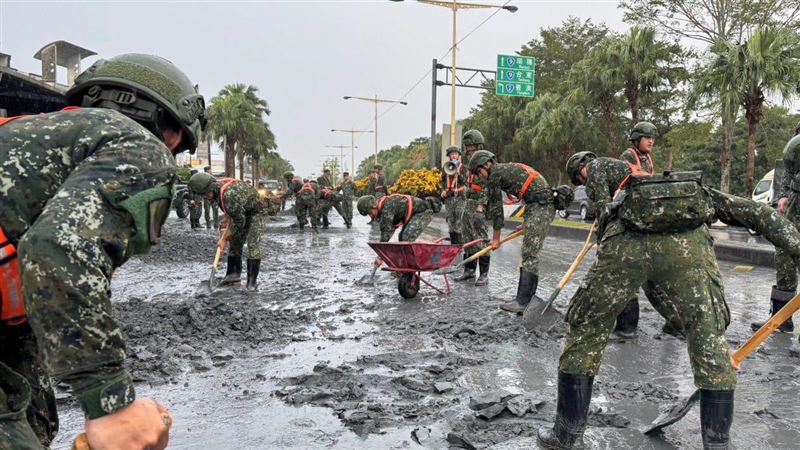 國軍挺進花蓮光復清淤　今再增2千人救災
