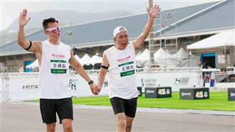 62歲最老父子檔激戰　真實互動曝光惹鼻酸