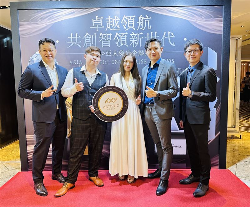 雅德思生醫團隊出席「2025亞太傑出企業獎」（APEA）頒獎典禮。（圖／雅德思生醫提供）