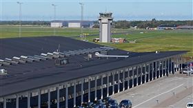 丹麥奧爾堡機場24日曾因不明無人機闖入，一度關閉數小時。（圖／美聯社／達志影像）