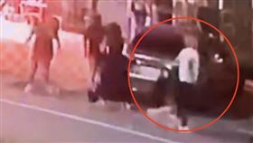 台中傳槍擊命案！23歲男「看他不順眼」對準心臟開槍　棄槍落跑了 梧棲