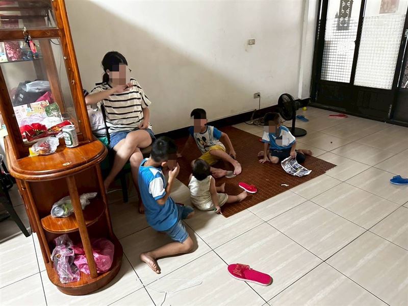 我們要活下去！九口之家逃過火劫卻陷絕境，天冷4幼孫過冬棉被都沒有。（圖／《愛的延續》公益協會提供）