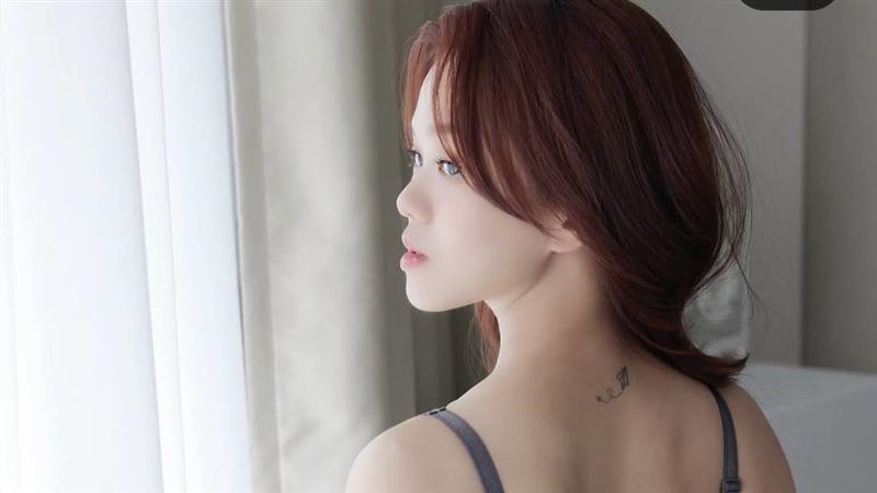 YTR彥婷罕見脫了　只穿內衣褲拍大尺度照