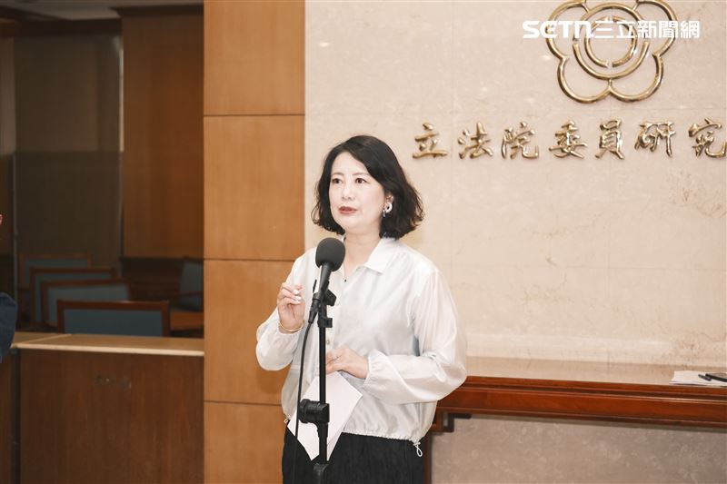 吳思瑤表示，民進黨團的群組討論，從頭到尾聚焦於救災，發言「落落長」卻遭節錄、帶風向，非常不道德且涉及隱私問題。（圖／記者楊士誼攝影）
