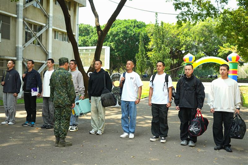 星兵們準備迎接第一次放假。（圖／台視提供）