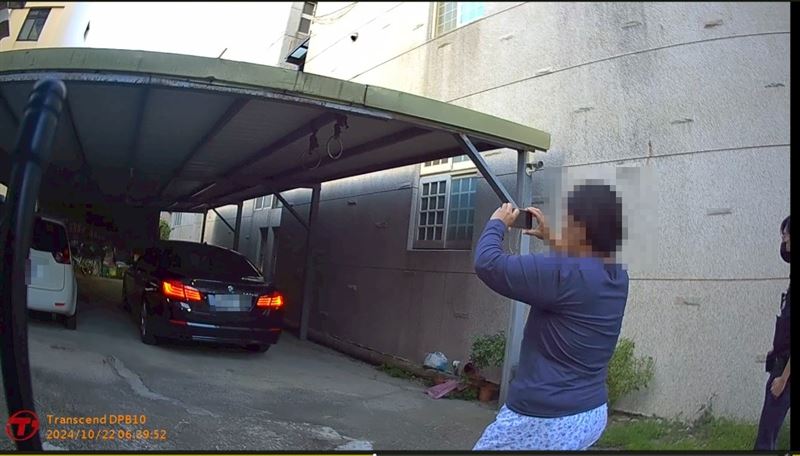 姊姊開爸爸留下的BMW出門上班，妹妹蒐證攔阻。（圖／翻攝自《司法院判決書系統》）
