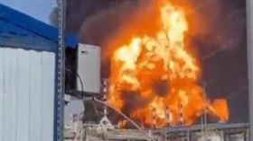 烏克蘭無人機攻擊，俄國南部煉油廠大火連燒4天。（圖／翻攝ｘPawlowskiMario）