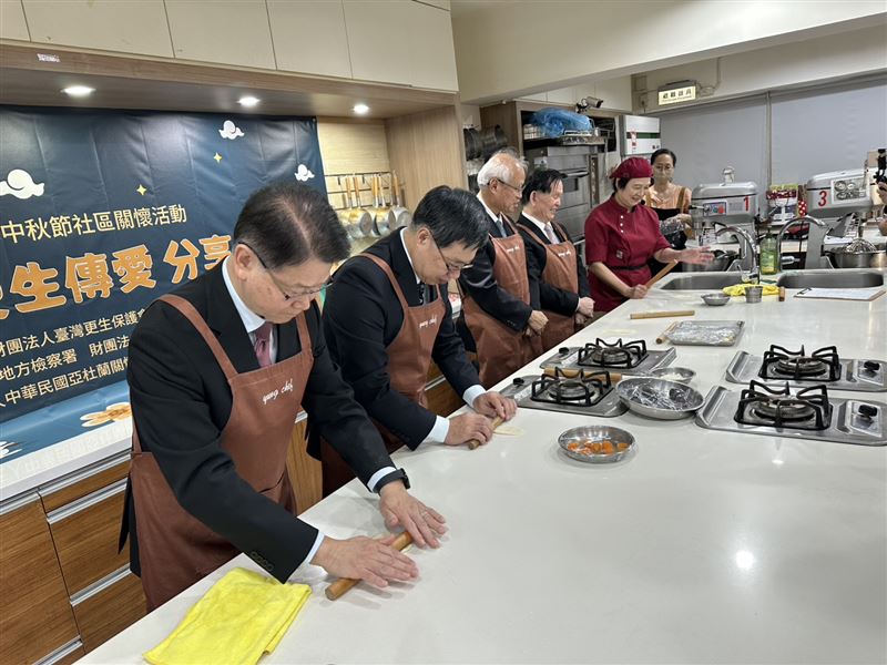 更保台北分會舉辦中秋節社區關懷活動，法務部政務次長徐錫祥、保護司視察歐惠婷、高等檢察署檢察長張斗輝、台北地檢署檢察長王俊力也一同參與。（圖／翻攝畫面）