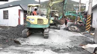 災後「清淤」最關鍵　民間業者開怪手馳援