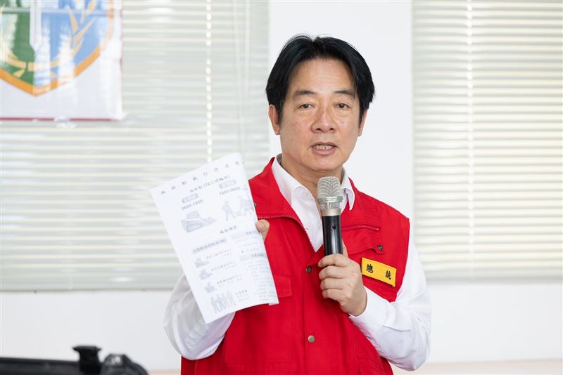 總統賴清德25日赴花蓮關心受災民眾及災後復原情形暨慰問救災國軍。（圖／總統府提供）