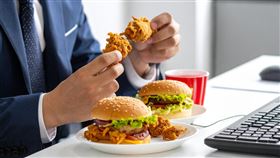 台灣4人就有1人中鏢！放任恐變肝硬化　營養師揭4大高危族群（業配勿用）