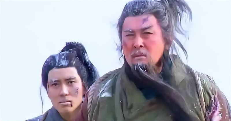 關羽北伐戰敗遭魏軍追擊，後路又被吳軍所斷，和兒子關平腹背受敵，十分狼狽。（影視圖／翻攝自百度百科）